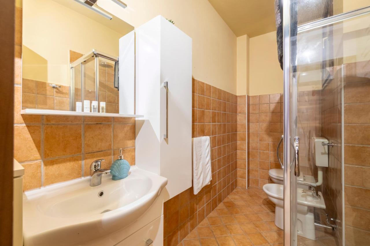 Apartamento Leonardo Academy In 5' - Parcheggio Gratis - Laghi & Wi-Fi Sesto Calende Exterior foto