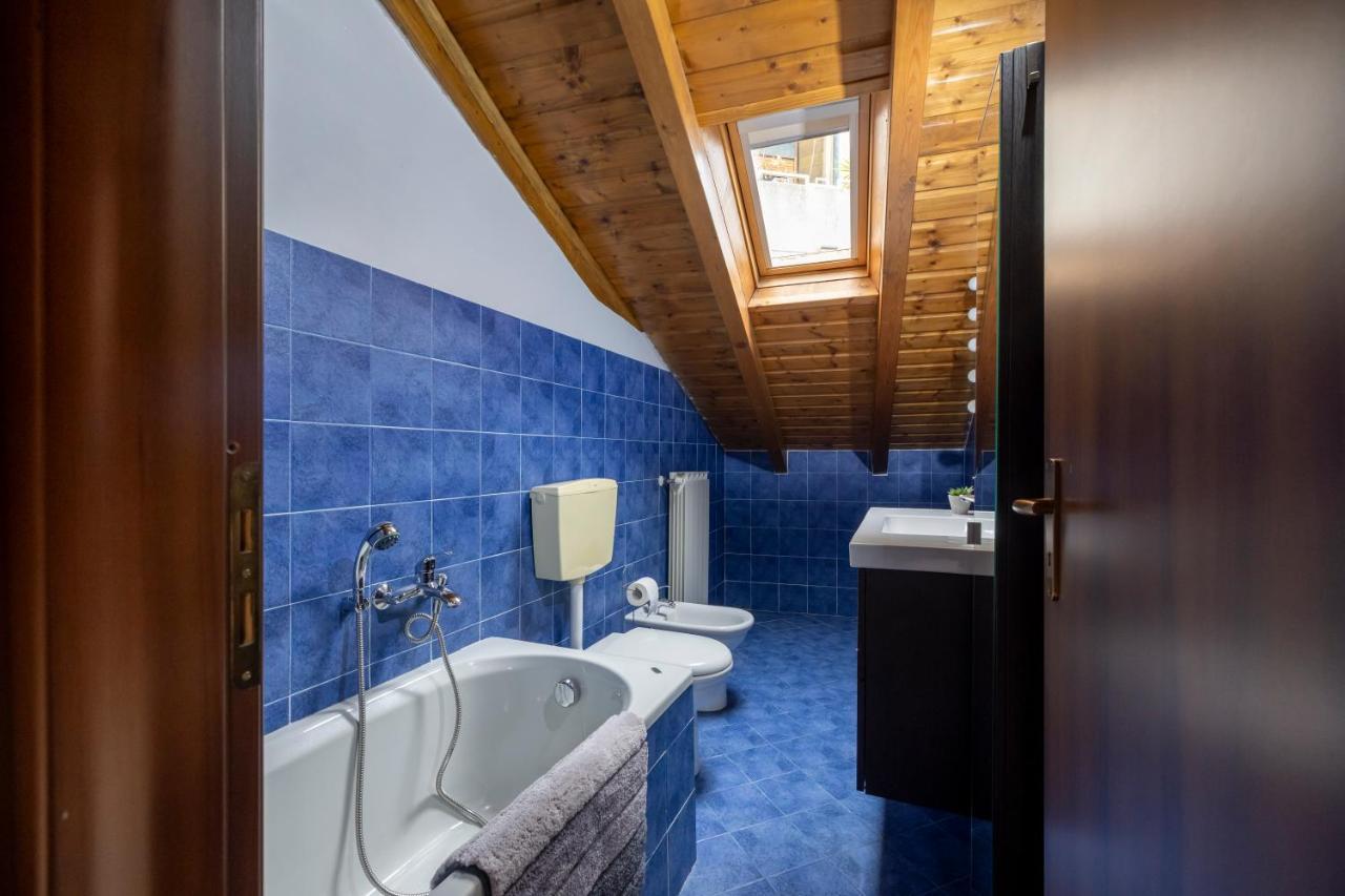 Apartamento Leonardo Academy In 5' - Parcheggio Gratis - Laghi & Wi-Fi Sesto Calende Exterior foto
