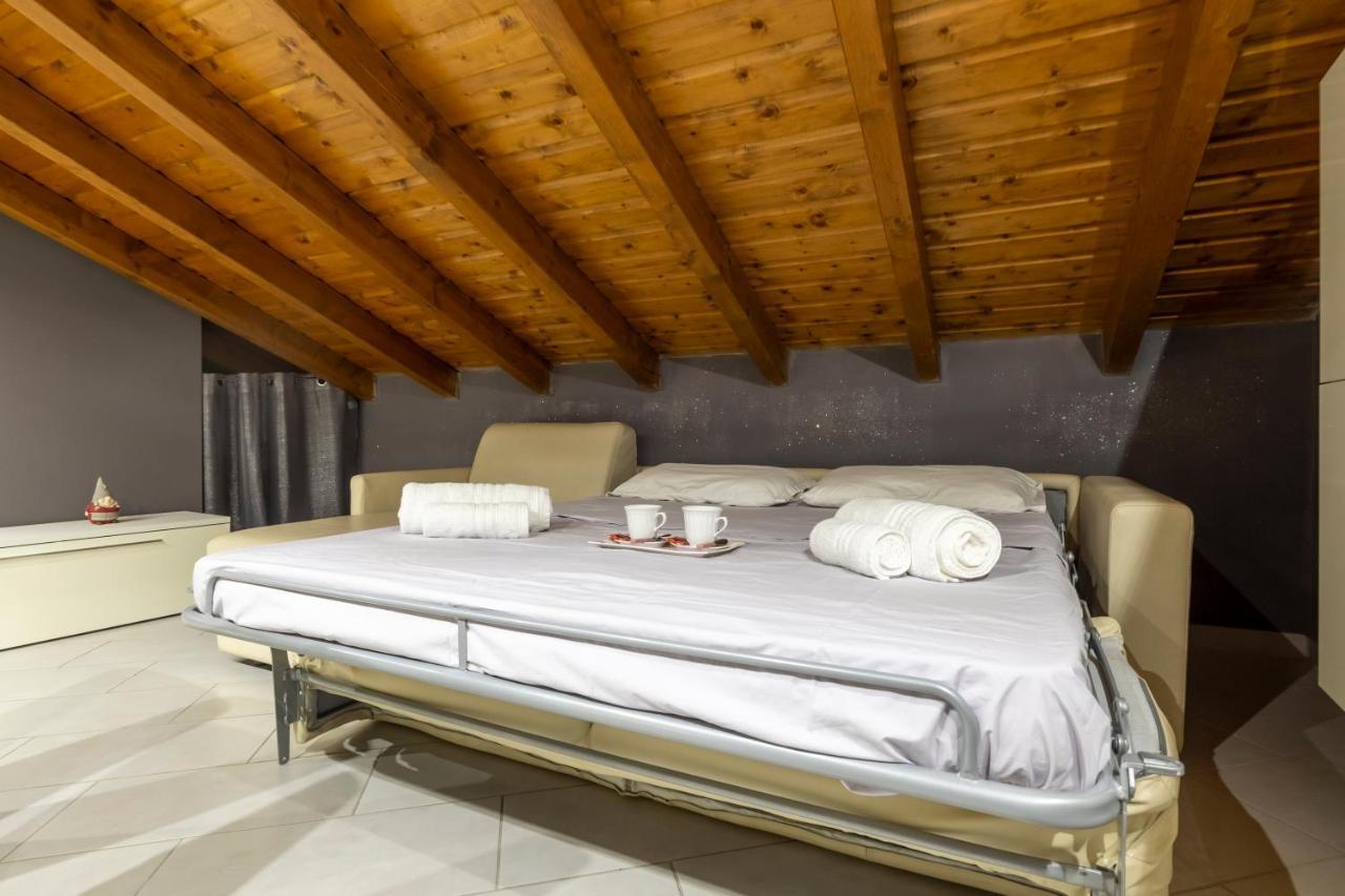 Apartamento Leonardo Academy In 5' - Parcheggio Gratis - Laghi & Wi-Fi Sesto Calende Exterior foto