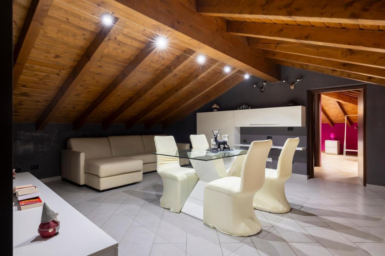 Apartamento Leonardo Academy In 5' - Parcheggio Gratis - Laghi & Wi-Fi Sesto Calende Exterior foto